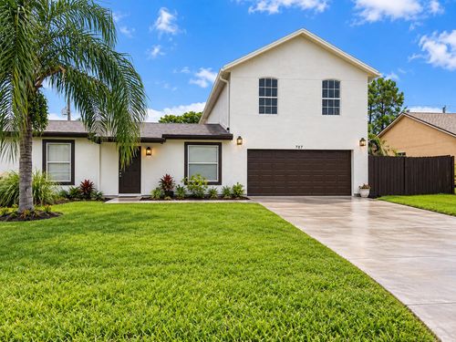 707 Se Karrigan Ter, Port St Lucie, FL, 34983-3215 | Card Image