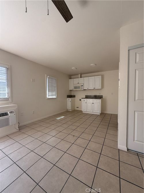 10-1127 Magnolia Avenue, Long Beach, CA, 90813 | Card Image