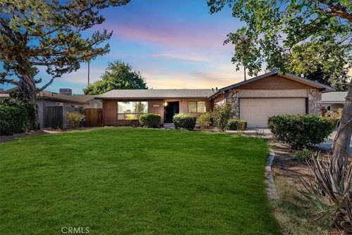 3504 W Cutler Ave, Visalia, CA, 93277-4112 | Card Image