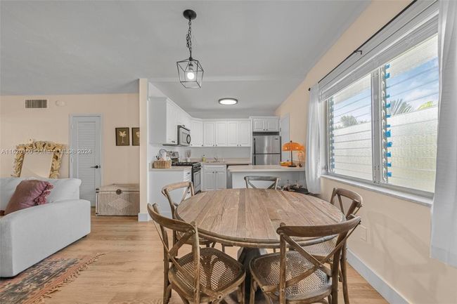 APT-7 - 2858 Pine Tree Dr, Condo with 1 bedrooms, 2 bathrooms and null parking in Miami Beach FL | Image 4