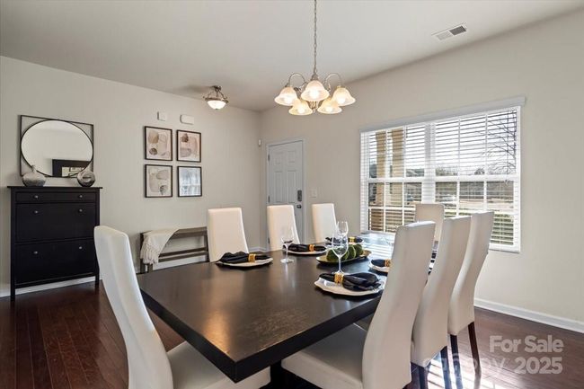 Separate dining space | Image 14