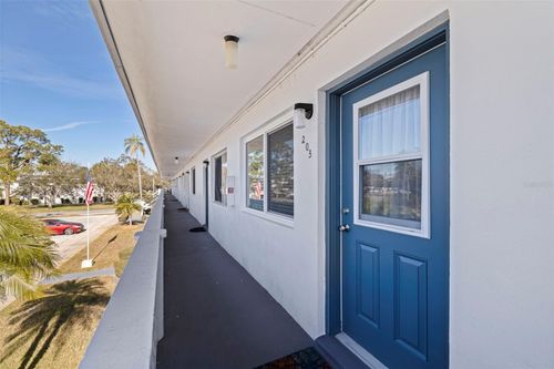 apt-203-8221 112th St, SEMINOLE, FL, 33772-4206 | Card Image