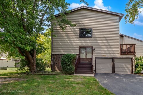 3S389 Chestnut Ct, Warrenville, IL, 60555-2646 | Card Image