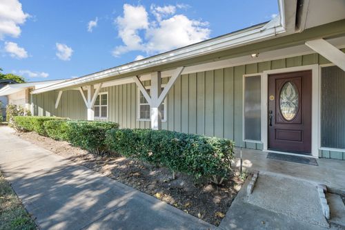 5813 Biscayne Ct, Haltom City, TX, 76117-2108 | Card Image