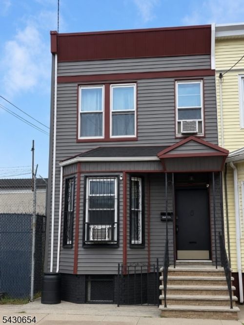 32 Emmet St, Newark, NJ, 07114-1838 | Card Image