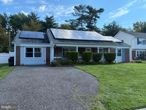 18 Glover Ln, Willingboro, NJ, 08046-3220 | Card Image