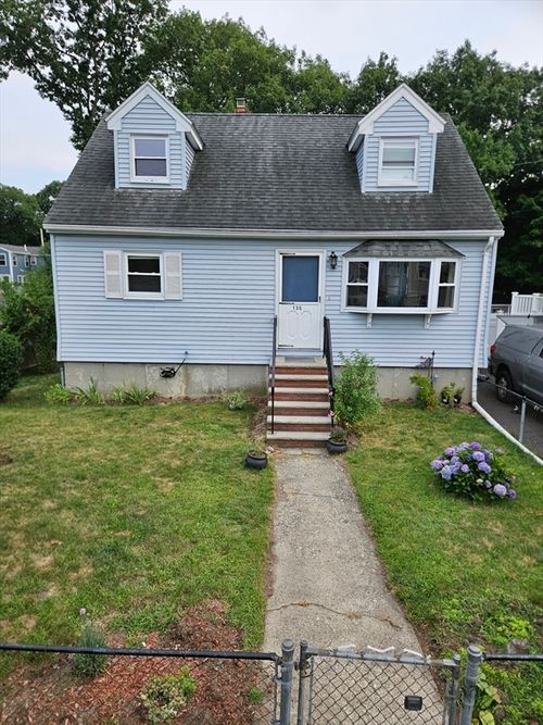 135 Crane St, Dedham, MA, 02026-3842 | Card Image