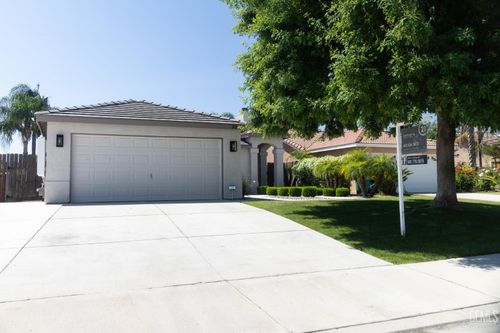 329 W Pilot Ave, Bakersfield, CA, 93308-7873 | Card Image