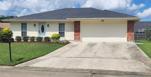 135 Dunleith Dr, Destrehan, LA, 70047-2026 | Card Image