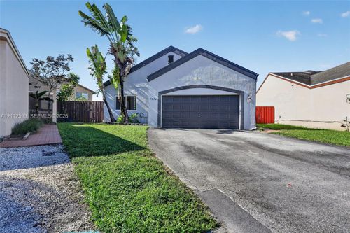 7974 Nw 190th Ter, Hialeah, FL, 33015-5221 | Card Image