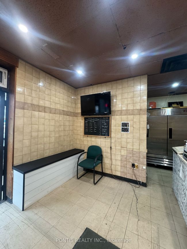 216 Barton St, Home with 0 bedrooms, 0 bathrooms and null parking in Stoney Creek ON | Image 4