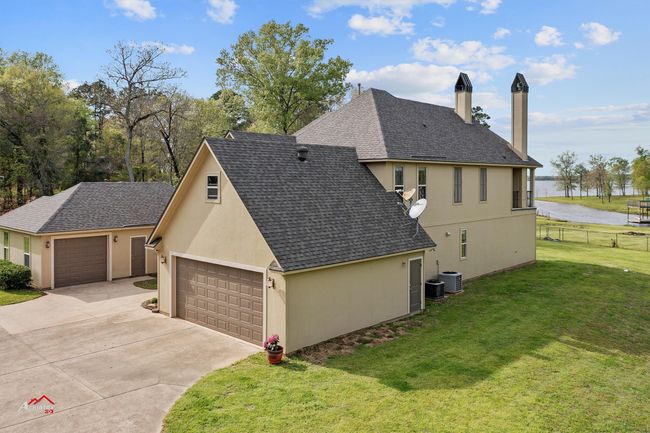 Large driveway entrance from Merry Lane. | Image 10