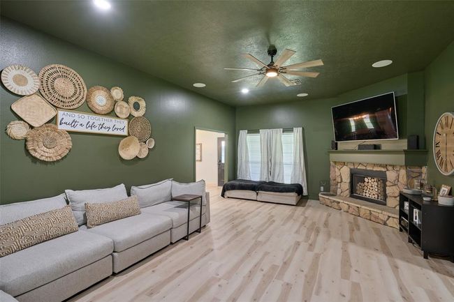 27548 Log Cabin Rd N, House other with 4 bedrooms, 2 bathrooms and 2 parking in Montgomery TX | Image 17