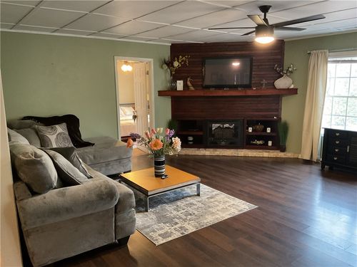 229 Cub Cove Dr, Walhalla, SC, 29691-1639 | Card Image