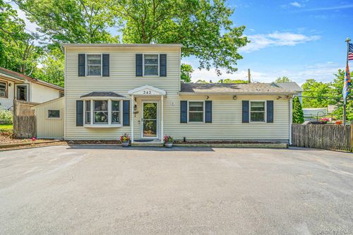 242 Lower Rocky Point Rd, Sound Beach, NY, 11789-1909 | Card Image