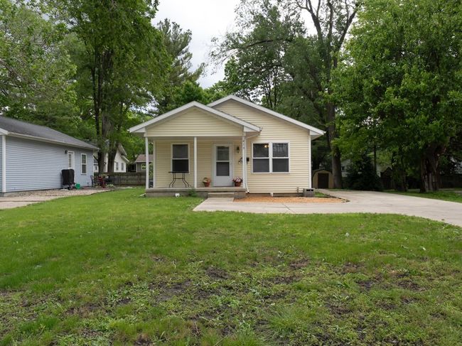419 Vernon Ave, House other with 2 bedrooms, 2 bathrooms and 3 parking in Normal IL | Image 4