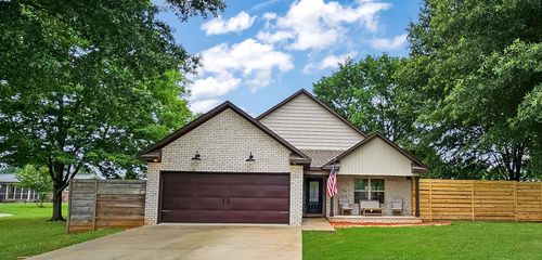 99 Elizabeth St, Muscle Shoals, AL, 35661-3918 | Card Image