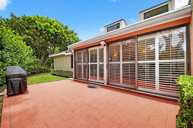 6858 Fountains Cir, Condo with 3 bedrooms, 3 bathrooms and null parking in Lake Worth FL | Image 53