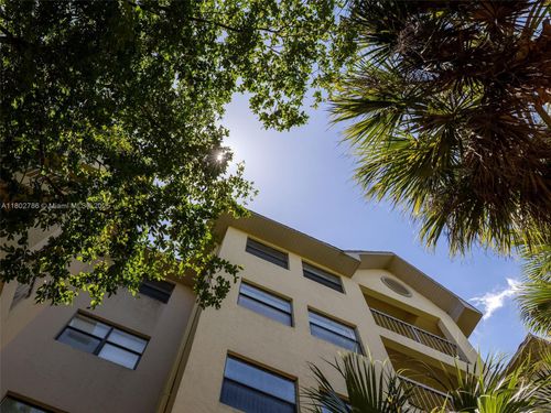 apt-532-8100 Geneva Ct, Doral, FL, 33166-7770 | Card Image