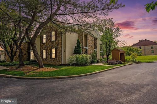 131c-131 Valley Stream Cir, CHESTERBROOK, PA, 19087-5813 | Card Image