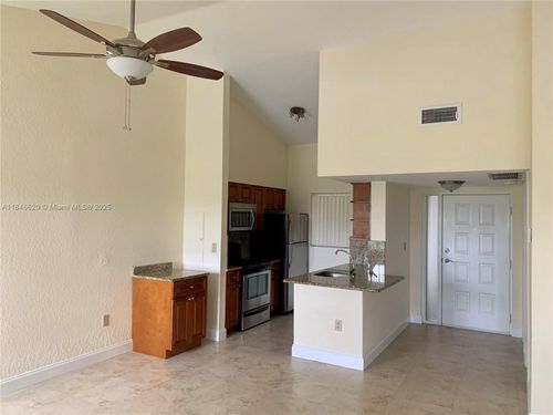 apt-304-2841 N Oakland Forest Dr, Oakland Park, FL, 33309-6528 | Card Image
