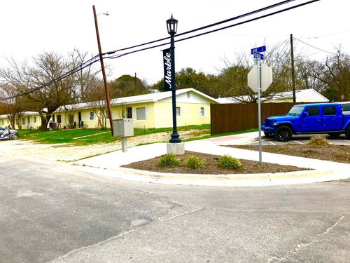 401 Avenue J, Marble Falls, TX, 78654-5779 | Card Image