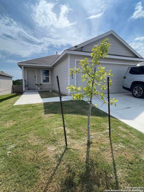 223 Kayden Ct, Marion, TX, 78124-1040 | Card Image