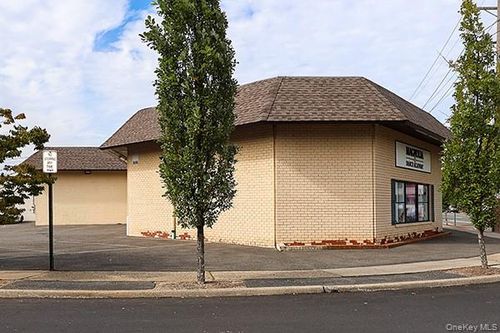 68 Merrick Rd, Lynbrook, NY, 11563-2756 | Card Image