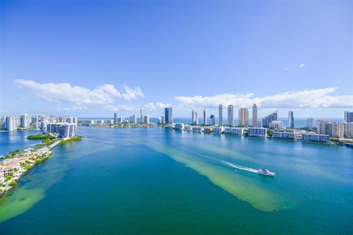 ph05-2800 Island Blvd, Aventura, FL, 33160-4935 | Card Image