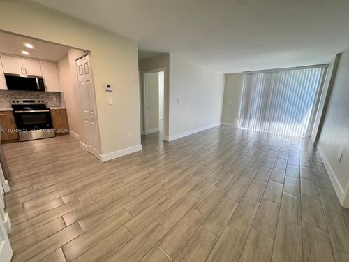 apt-305-8251 Nw 8th St, Miami, FL, 33126-3946 | Card Image