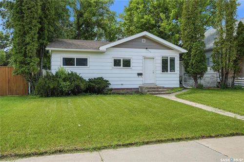 269 Iroquois St W, Moose Jaw, SK, S6H5A8 | Card Image