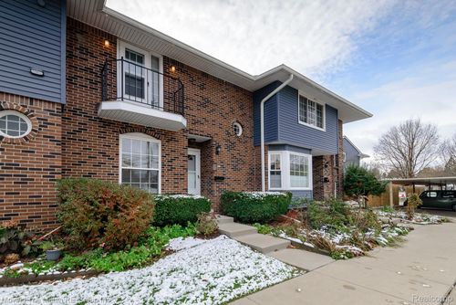 2748 Page Ave, Ann Arbor, MI, 48104-6914 | Card Image