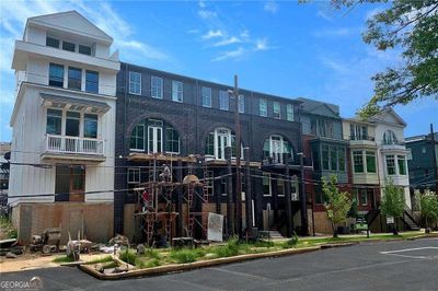 670 Hank Aaron Drive Se, Townhouse with 3 bedrooms, 3 bathrooms and 2 parking in Atlanta GA | Image 1