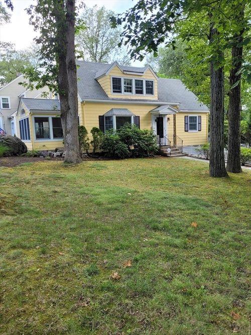 70 Craftsland Rd, Chestnut Hill, MA, 02467-2632 | Card Image