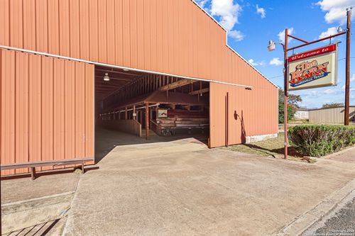 1001 D St, Floresville, TX, 78114-2229 | Card Image