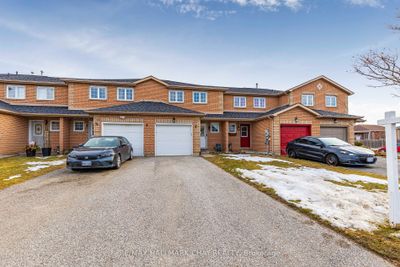 17 Michael Cres, Home with 3 bedrooms, 2 bathrooms and 3 parking in Barrie ON | Image 2