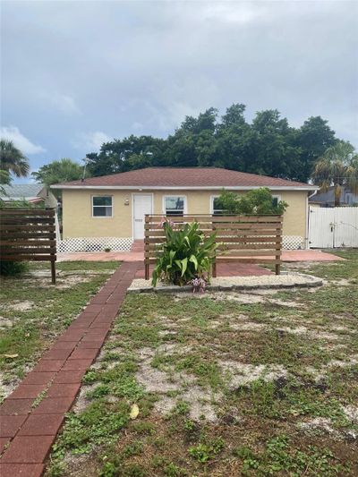 7810 Boca Ciega Drive, House other with 3 bedrooms, 2 bathrooms and null parking in St Pete Beach FL | Image 1