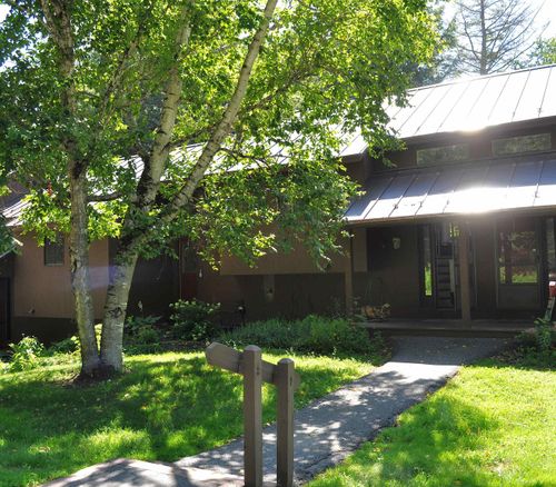 5c-253 Old Quechee Rd, Quechee, VT, 05059 | Card Image