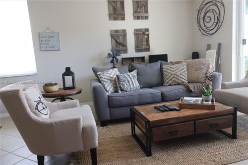2076-2076 Hacienda Ter, Weston, FL, 33327-2238 | Card Image
