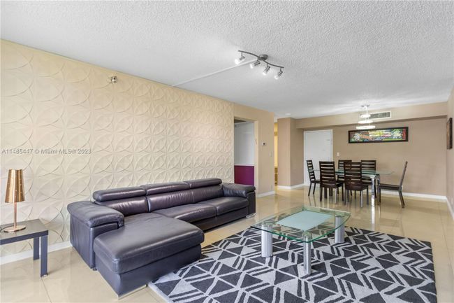 303 - 19101 Mystic Pointe Dr, Condo with 2 bedrooms, 2 bathrooms and null parking in Aventura FL | Image 12