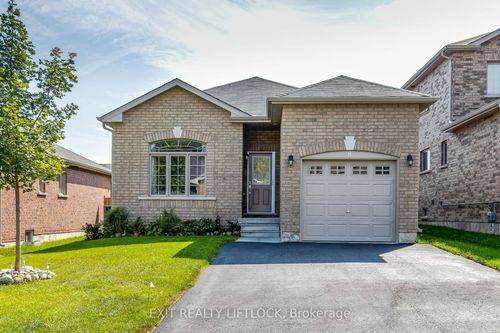 8 Beausoleil Dr, Penetanguishene, ON, L9M0V8 | Card Image