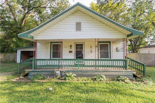 213 W 7th St, Cherryvale, KS, 67335-2019 | Card Image