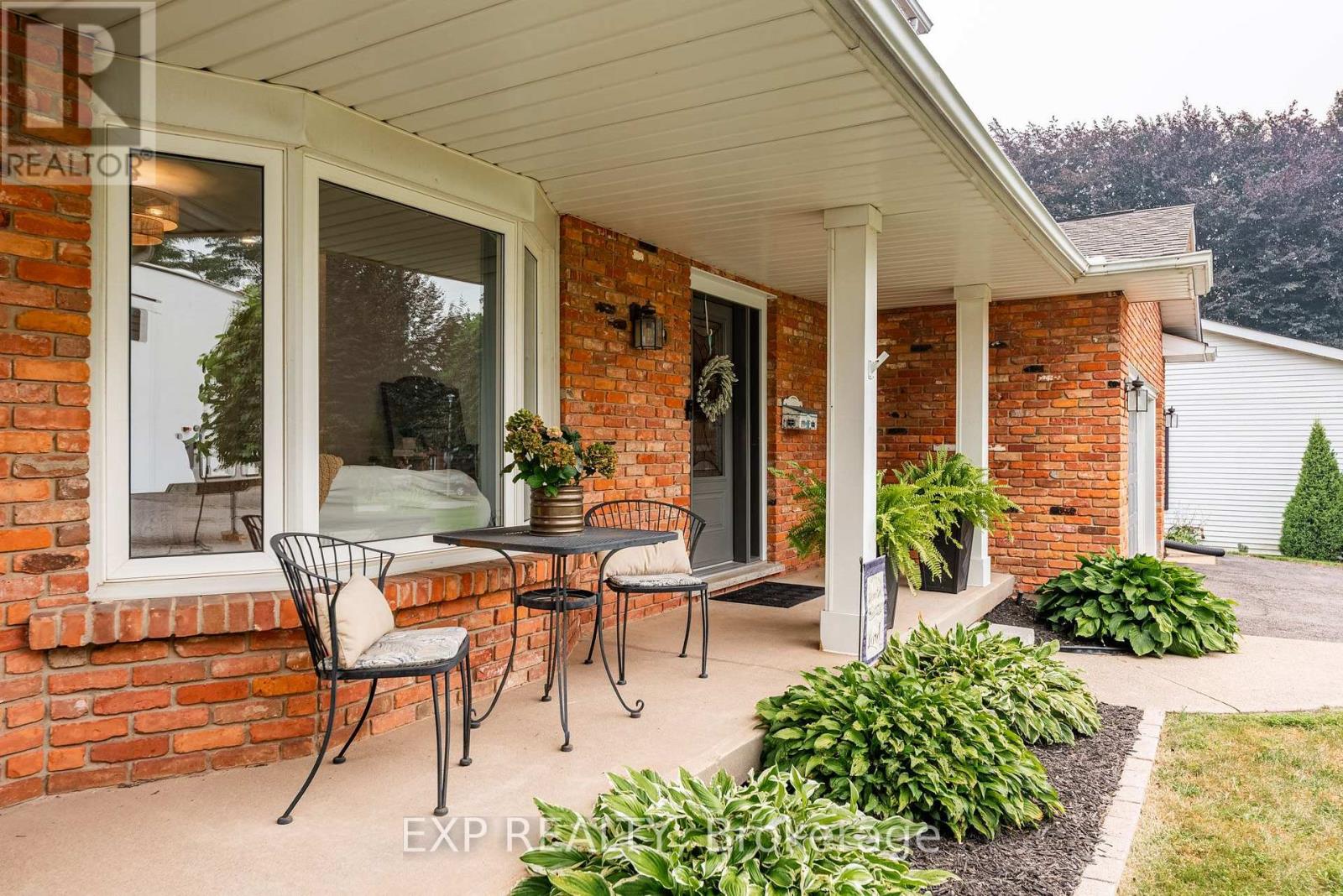 Residential in Pelham (Fonthill) 3