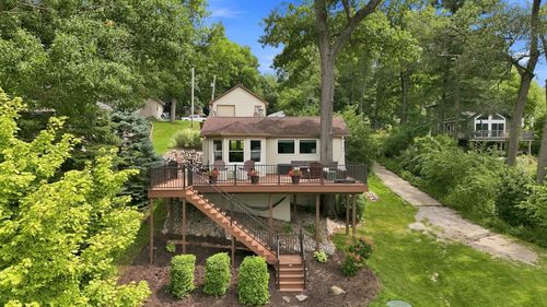 520 Lane 274 Crooked Lk, Angola, IN, 46703 | Card Image