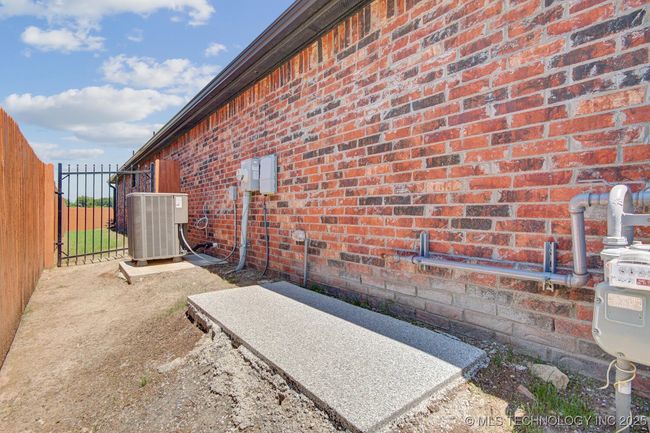 Generator Pad - Penntek coated too! House plumbed for FULL HOUSE Generator. | Image 40