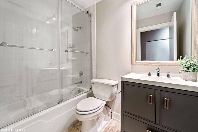APT-410 - 375 W Erie St, Condo with 3 bedrooms, 2 bathrooms and 2 parking in CHICAGO IL | Image 17