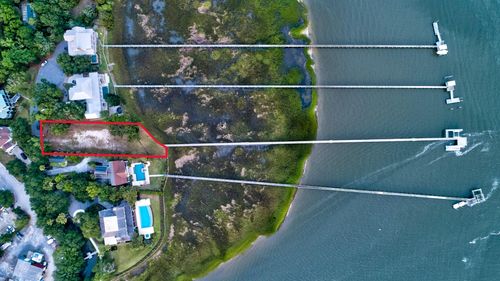 108 Beach St, Mount Pleasant, SC, 29464-6305 | Card Image