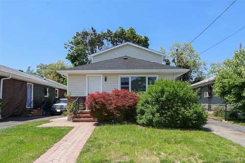 37 Lancaster Pl, Hempstead, NY, 11550-7515 | Card Image