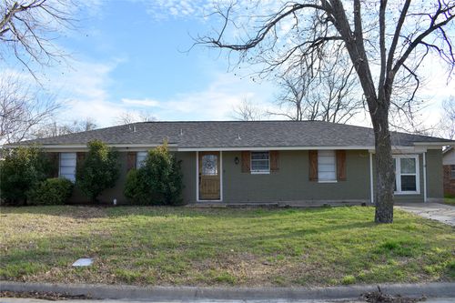 1207 E Fitzgerald St, Bangs, TX, 76823-3221 | Card Image