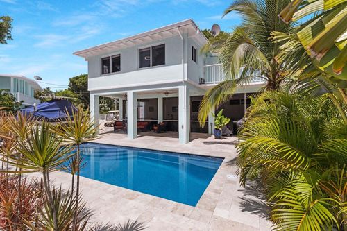 202 Navajo St, Tavernier, FL, 33070-2119 | Card Image